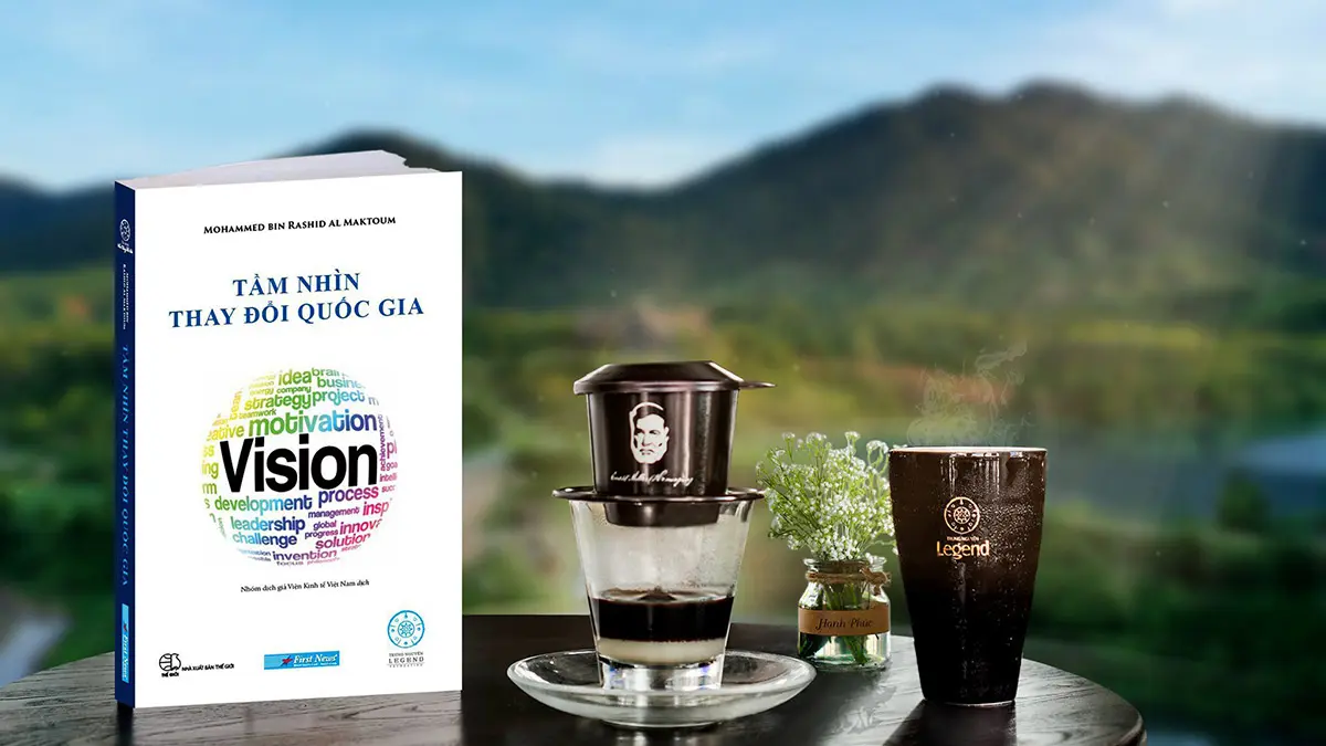Ly cà phê năng lượng sữa đá – top 10 thức uống ngon nhất thế giới – là một món nhất định phải thưởng thức khi đến Trung Nguyên Legend.