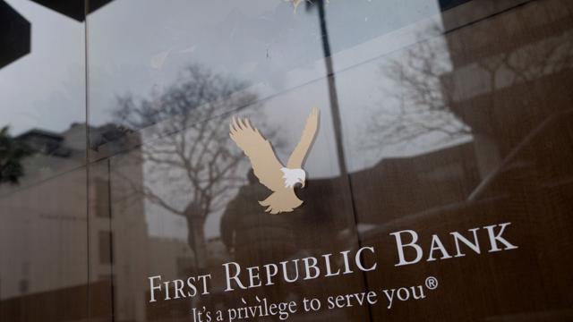 11 ngân hàng Mỹ bơm 30 tỷ USD cứu First Republic Bank